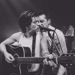 “The Last Shadow Puppets”的封面