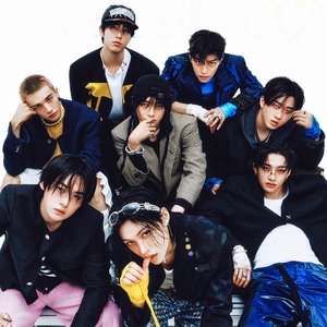 “Stray Kids”的封面