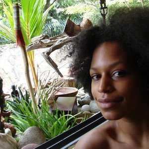 “Apolonia”的封面