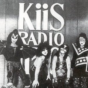 “Kiss”的封面