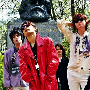 “Manic Street Preachers”的封面