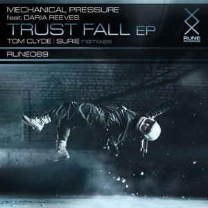 'Trust Fall' için resim