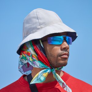 “Toro y Moi”的封面