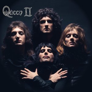 “Queen II (Deluxe Edition 2011 Remaster)”的封面