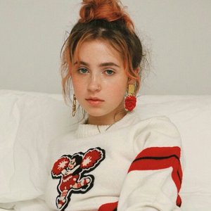 “Clairo”的封面