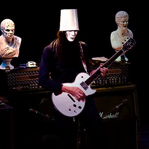 “Buckethead”的封面