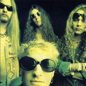 “Alice in Chains”的封面