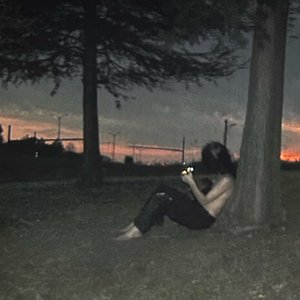 “b sides and demos”的封面