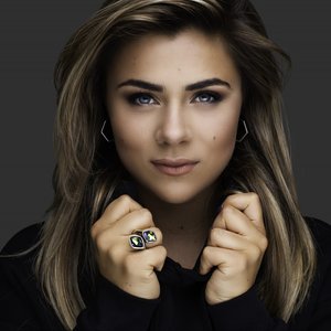 “Laura Van Dam”的封面