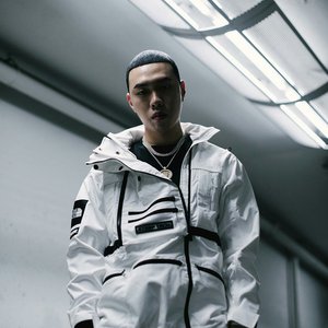 Bild för 'BewhY'