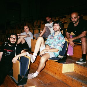 “Low Standards, High Fives”的封面