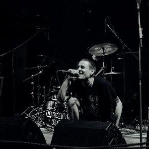 “Neven”的封面