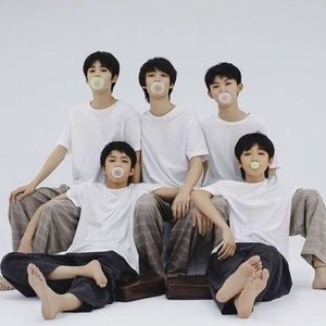 “颱風少年團”的封面