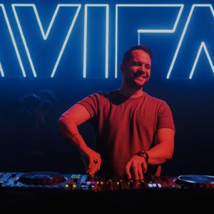 “AVIRA”的封面