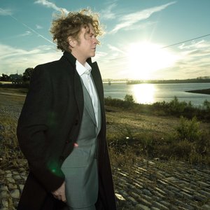 “Hucknall”的封面