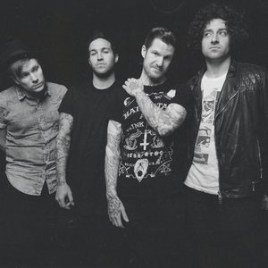 “Fall Out Boy”的封面