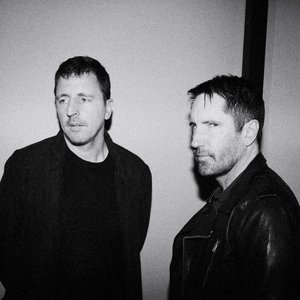 “Nine Inch Nails”的封面