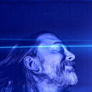 “トム・ヨーク”的封面