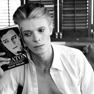 “David Bowie”的封面