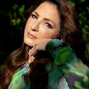 'Gloria Estefan' için resim