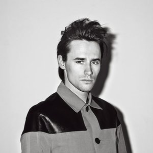 “Reeve Carney”的封面