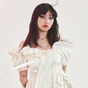 Zdjęcia dla 'beabadoobee'