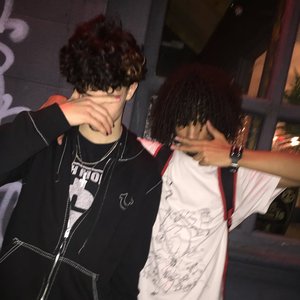 “RLAX”的封面