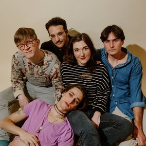 Immagine per 'Pretty Bitter'