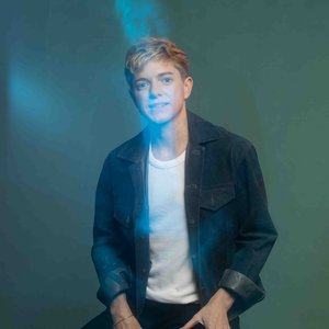 “Mae Martin”的封面