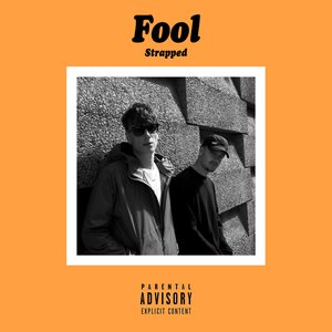 “Strapped”的封面