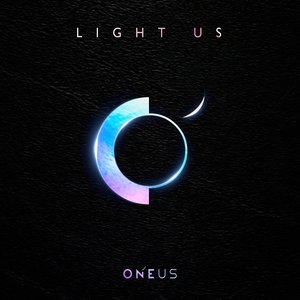 “LIGHT US”的封面