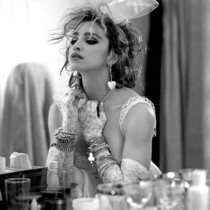 “Madonna”的封面