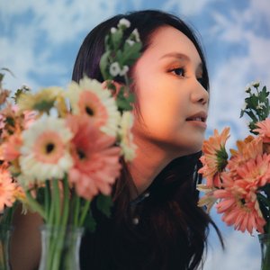 “Neida”的封面