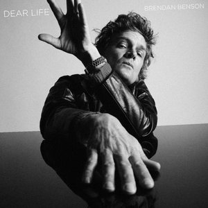 “Dear Life”的封面