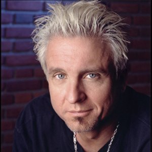 “Neil Giraldo”的封面