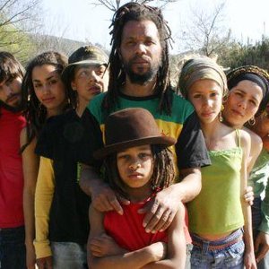 Imagen de 'One Love Family'