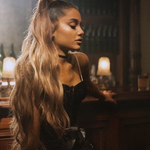 “Ariana Grande”的封面