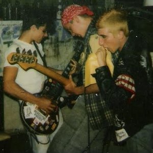 “Social Decay”的封面