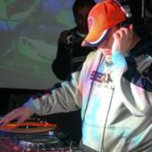 “DJ Trajic”的封面