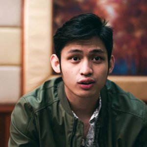 “Khel Pangilinan”的封面