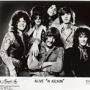 Bild für 'Alive & Kicking'