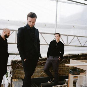 Zdjęcia dla 'White Lies'