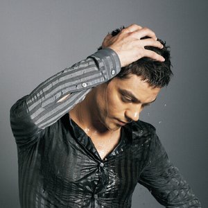 “Dominic Cooper”的封面
