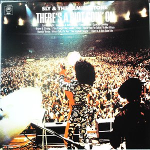 “There's A Riot Goin' On [1986 Reissued Vinyl Released in U.S. Epic – PE 30986]”的封面