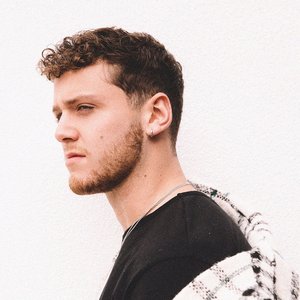 “Bazzi vs.”的封面