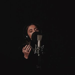 Zdjęcia dla 'Carry Me in Your Dreams'