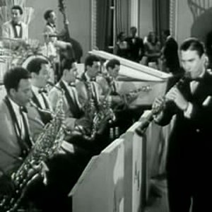 'Artie Shaw and His Orchestra' için resim