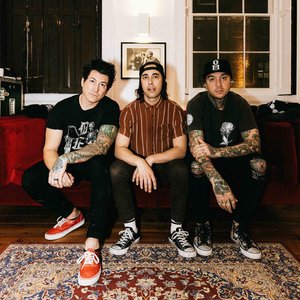 'Pierce the Veil' için resim