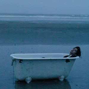 “Hopeless Romantic”的封面