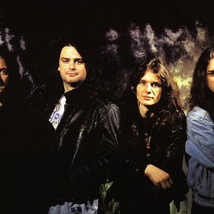 “Blind Guardian”的封面